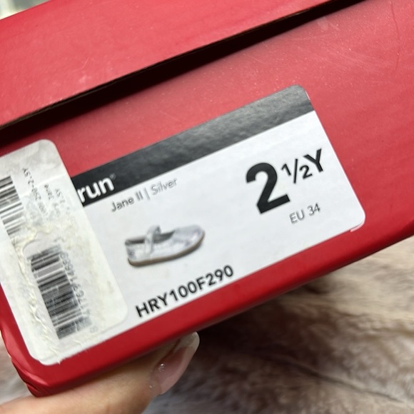 See Kai Run | Jane II in Silver, Size 2.5 - Picture 11 of 14